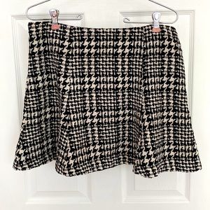XXI black and white checkered skirt size M